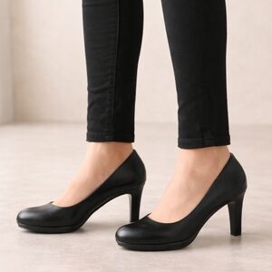 Clarks NEW Adriel Viola Classic Minimalist Ultimate Comfort Pumps 8M